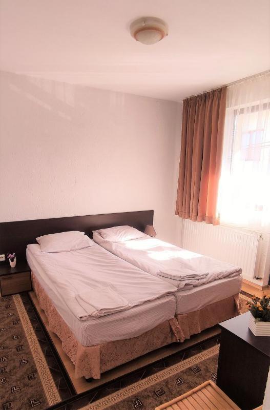 Djolevi Guesthouse โดบรินนิชเต ภายนอก รูปภาพ
