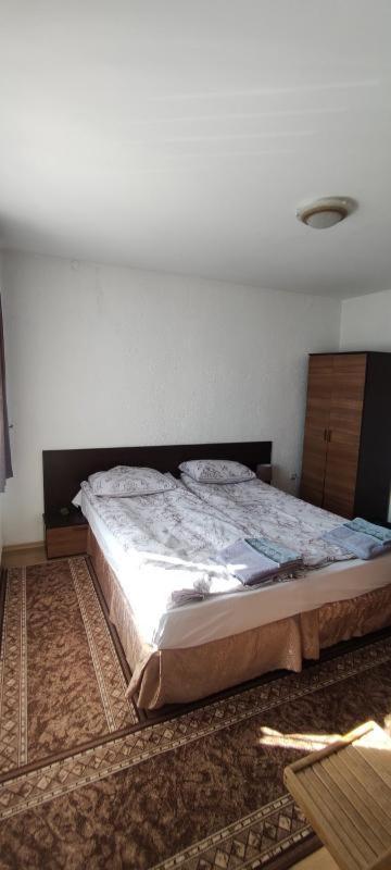 Djolevi Guesthouse โดบรินนิชเต ภายนอก รูปภาพ