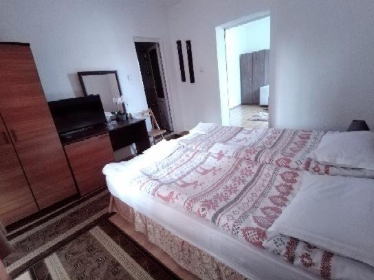 Djolevi Guesthouse โดบรินนิชเต ภายนอก รูปภาพ